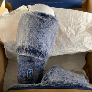 Keds size 9 new fuzzy blue slippers